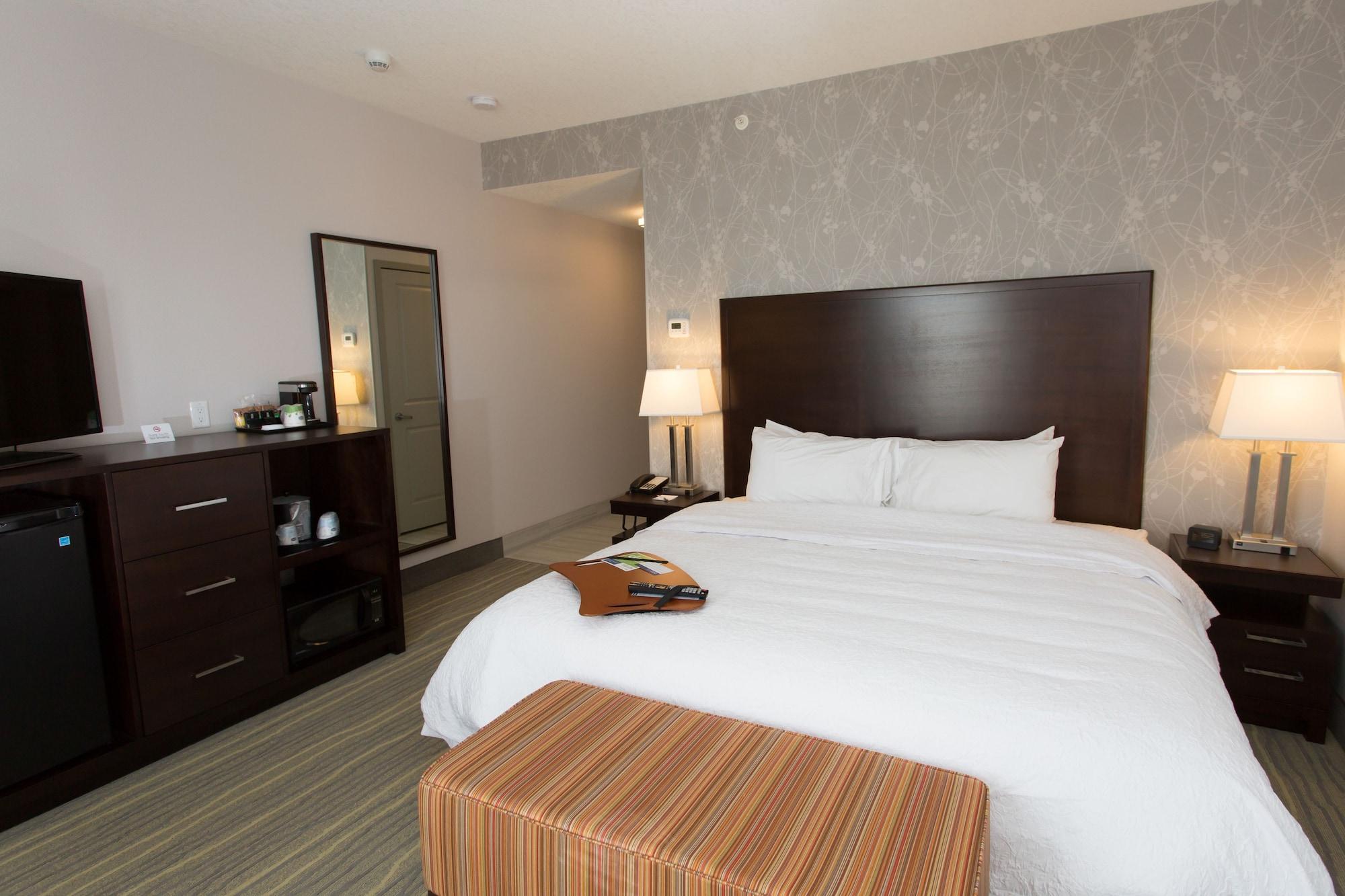 Hampton Inn By Hilton Лойдминстер Екстериор снимка
