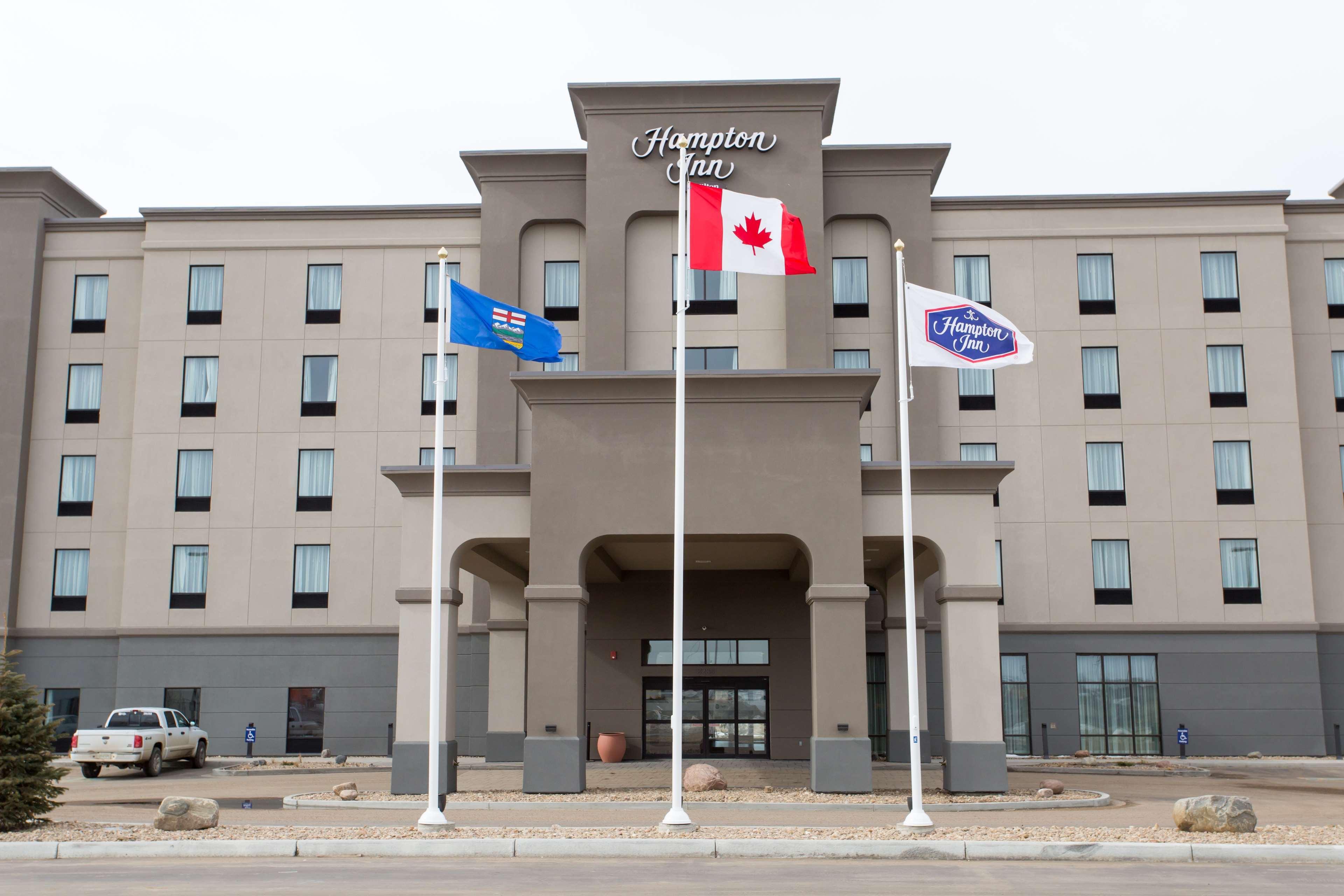 Hampton Inn By Hilton Лойдминстер Екстериор снимка