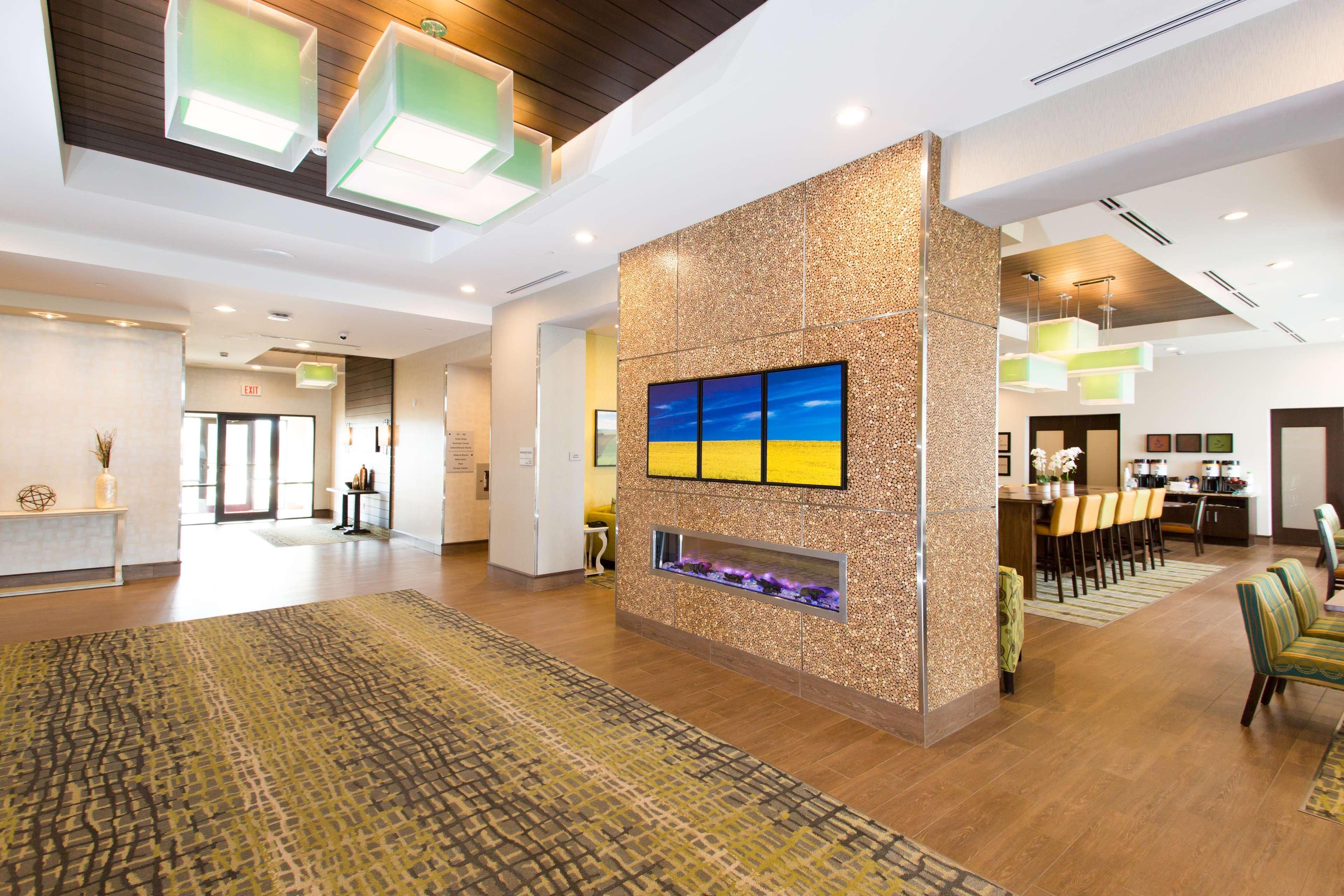Hampton Inn By Hilton Лойдминстер Екстериор снимка