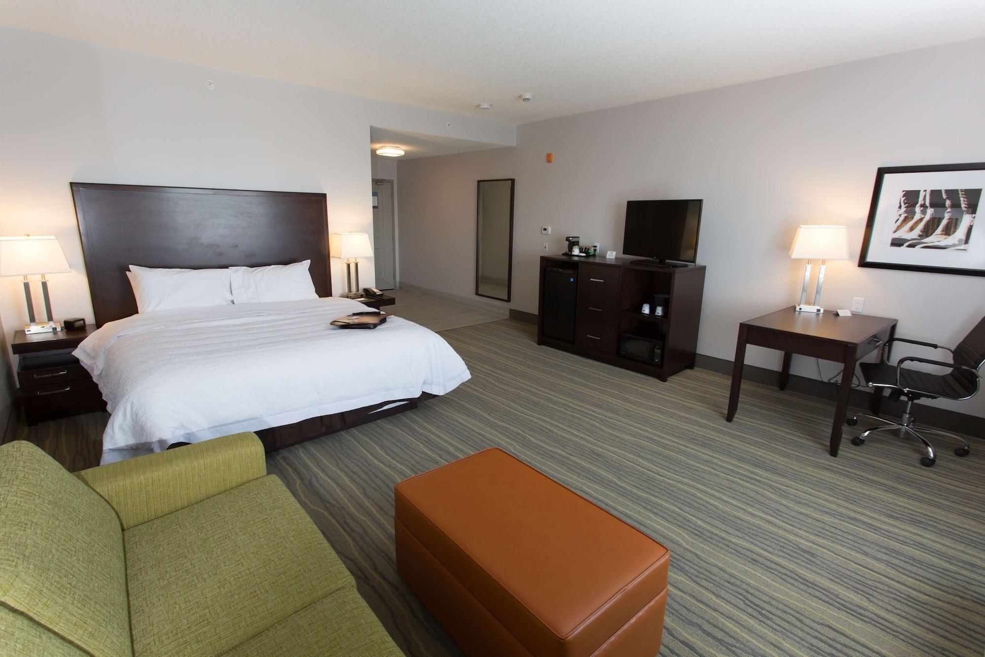 Hampton Inn By Hilton Лойдминстер Екстериор снимка