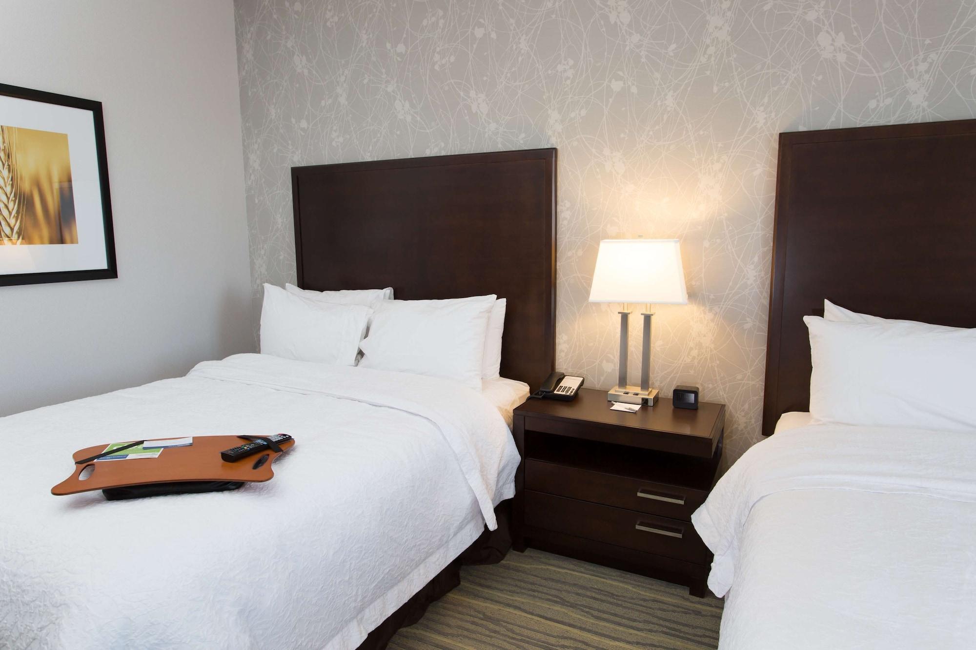 Hampton Inn By Hilton Лойдминстер Екстериор снимка