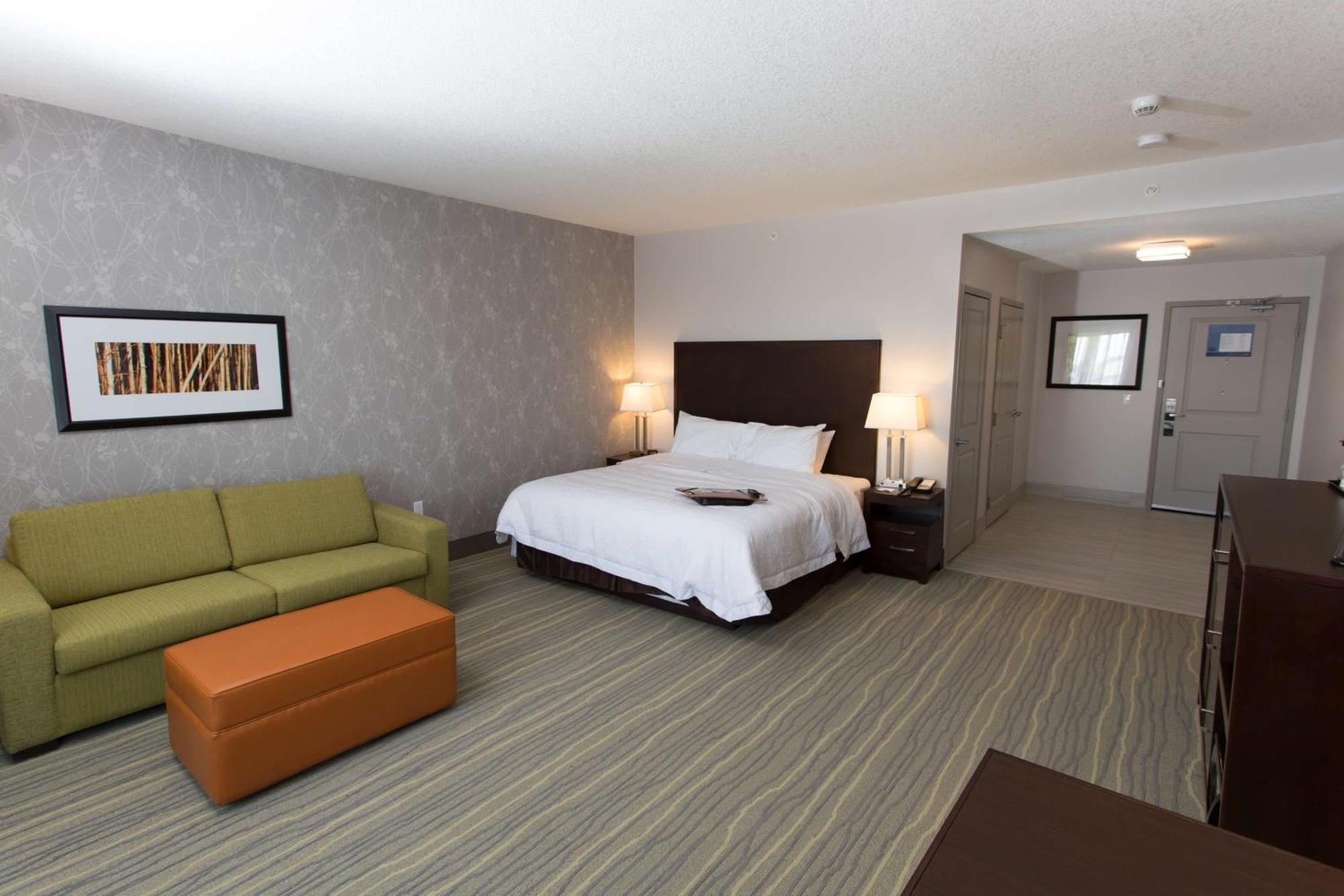 Hampton Inn By Hilton Лойдминстер Екстериор снимка