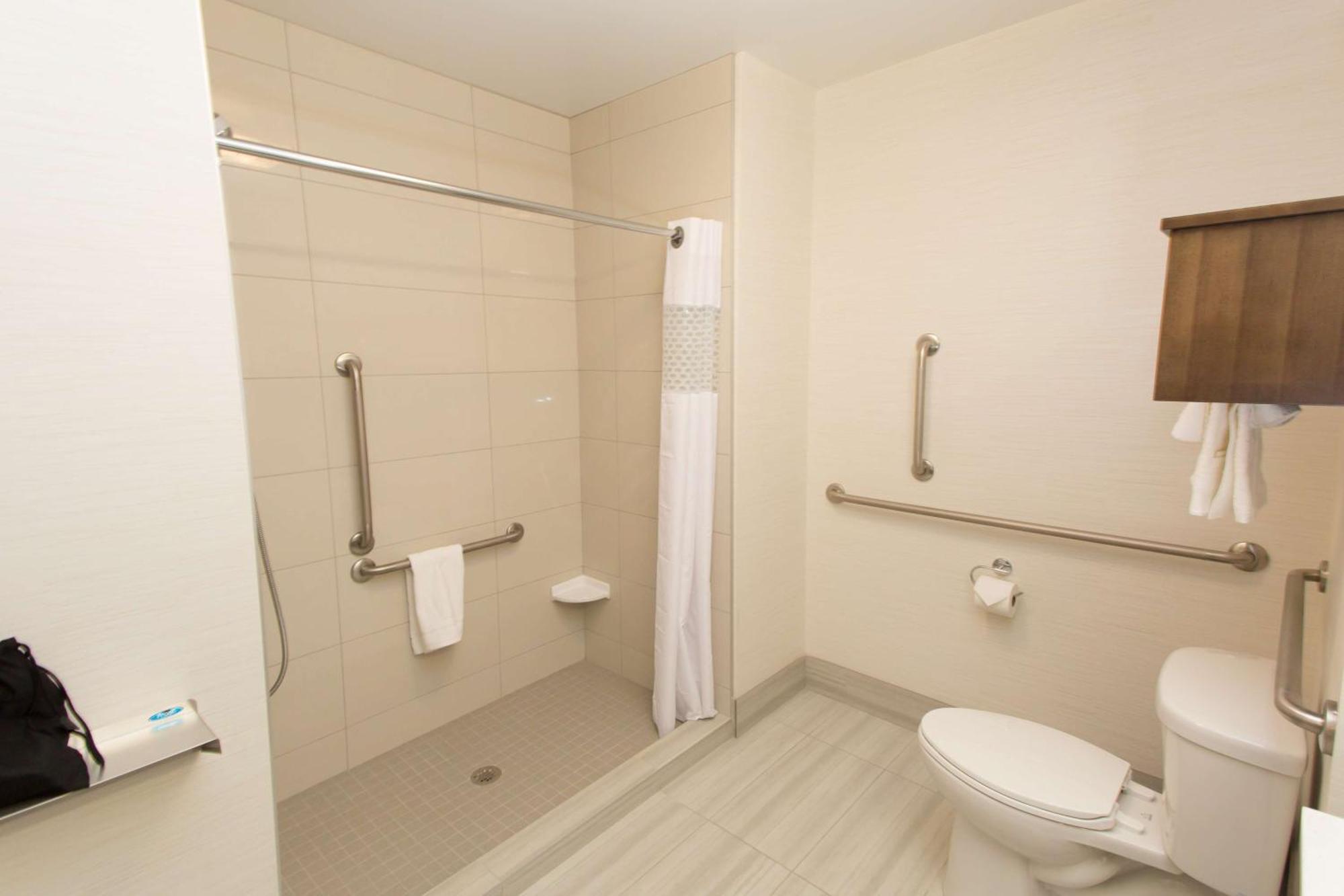 Hampton Inn By Hilton Лойдминстер Екстериор снимка