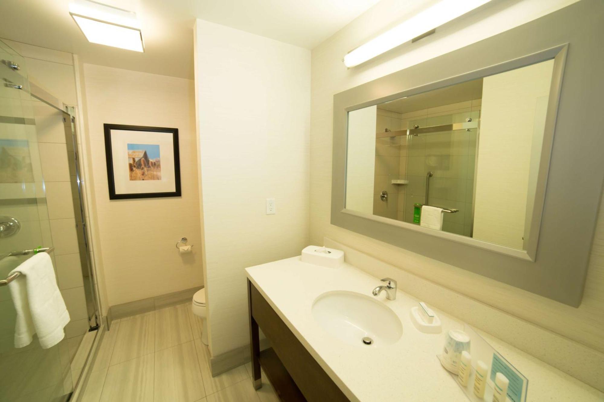 Hampton Inn By Hilton Лойдминстер Екстериор снимка