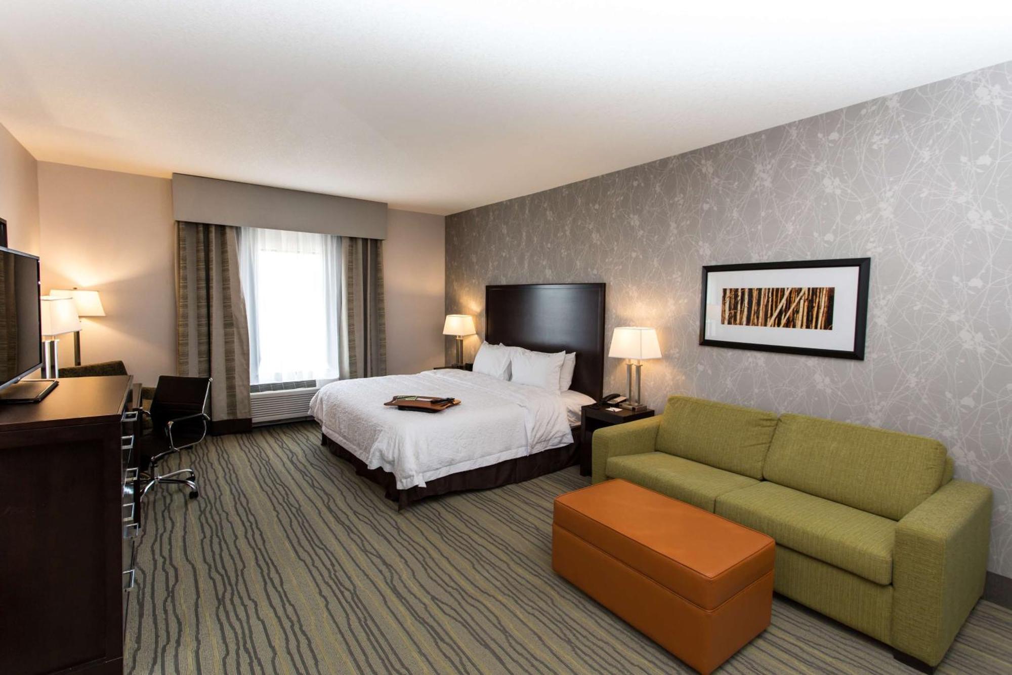 Hampton Inn By Hilton Лойдминстер Екстериор снимка