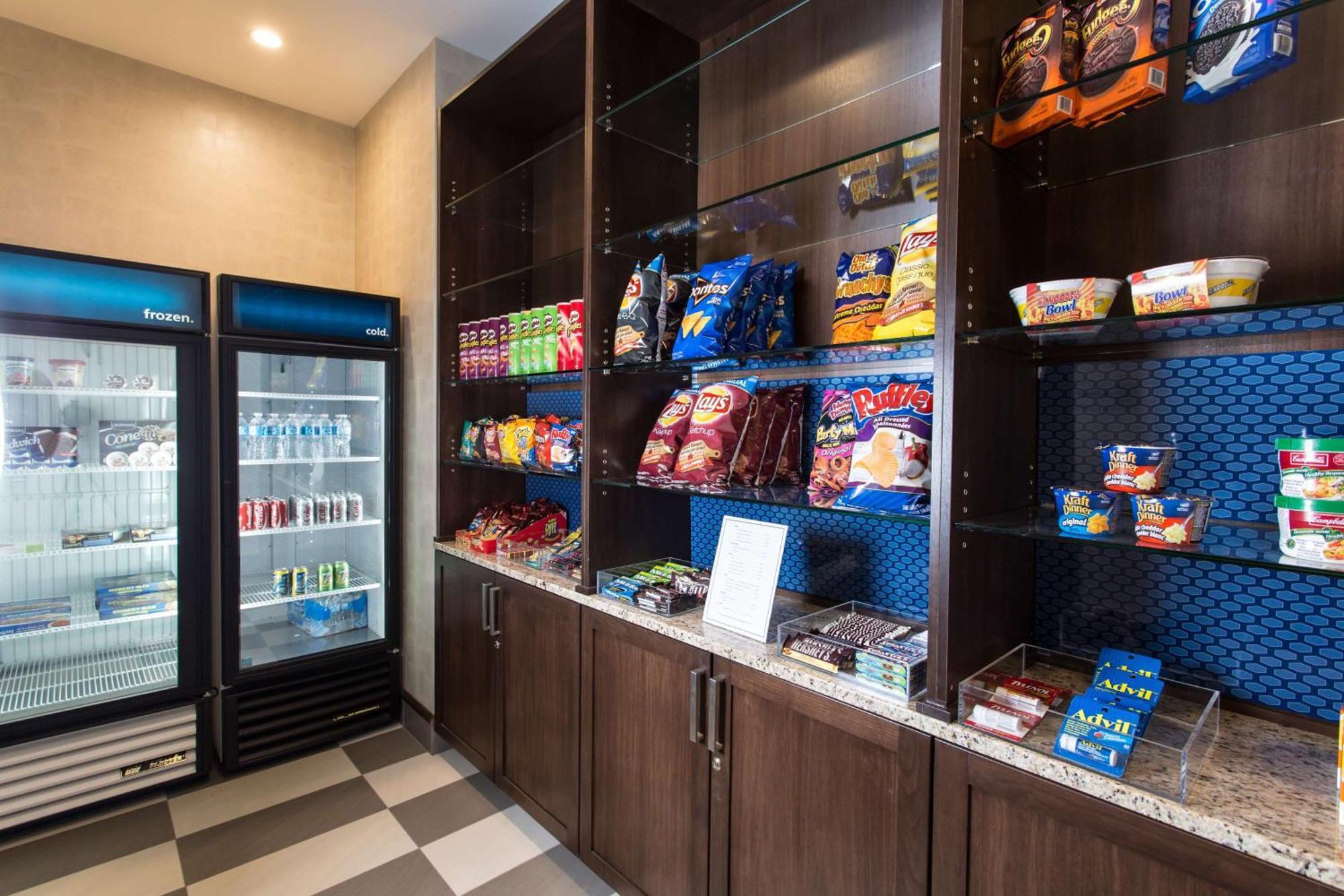 Hampton Inn By Hilton Лойдминстер Екстериор снимка